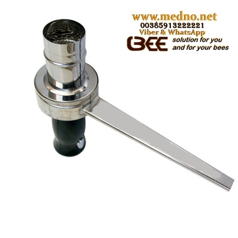 Varojet 3 inox – dimilca protiv varoe za amitraz Ova dimilica je specifična po tome što je napravljena od inox te ima u odnosu na druge ovakve dimilice skoro 2 puta veći ventilator za upuhivanje amitraza