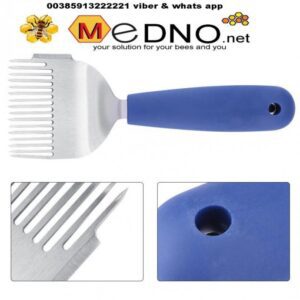 stainless steel fork with wider needles and a rubber handle for opening the honeycomb is a tool whose teeth are needle-shaped so that they can detect and remove the waxy cover with which the bees match the mature honey. The handle of the fork is rubber, the teeth flat and wider than stainless steel with 16 needles
