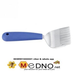 stainless steel fork with wider needles and a rubber handle for opening the honeycomb is a tool whose teeth are needle-shaped so that they can detect and remove the waxy cover with which the bees match the mature honey. The handle of the fork is rubber, the teeth flat and wider than stainless steel with 16 needles