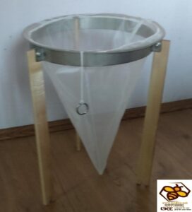 Sito za fino cijeđenje meda sa postoljem / Cjedilo za med